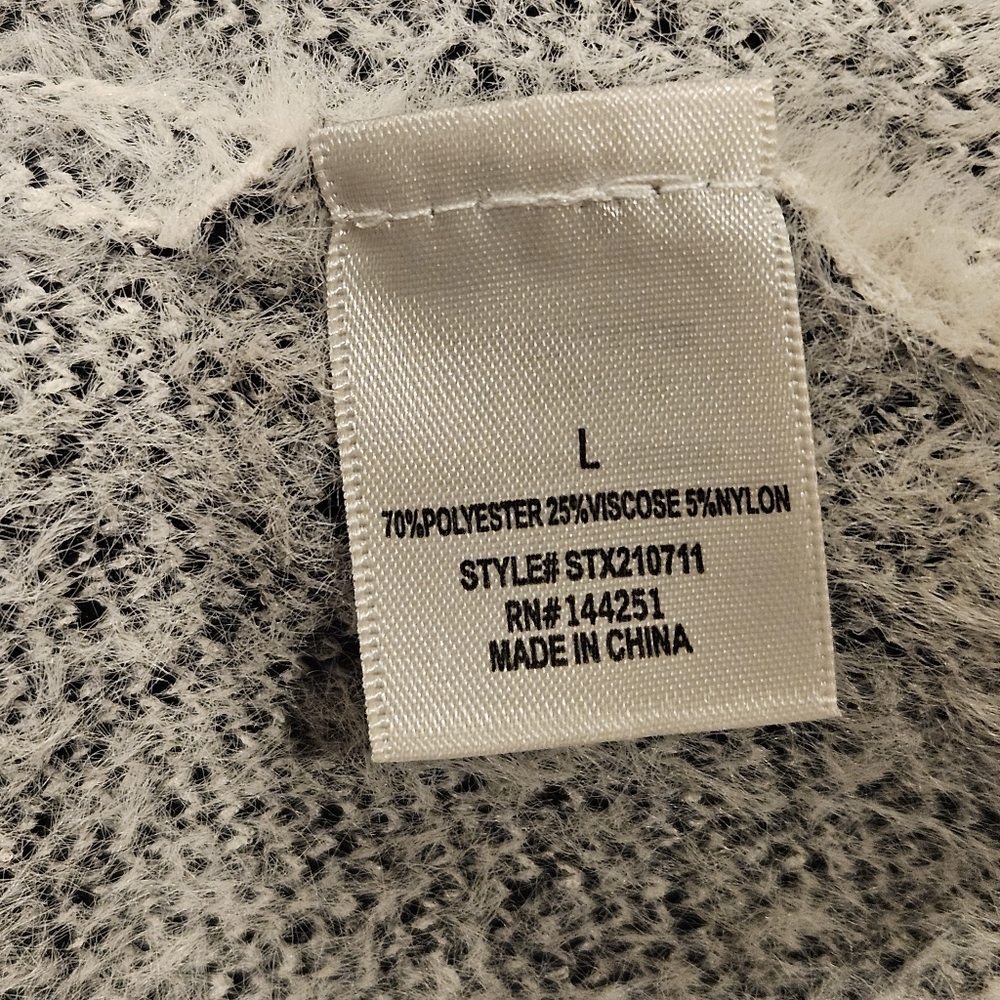 Mi ami Women's Checkered Sweater, Charcoal/White - Size Large - Picture 4 of 4